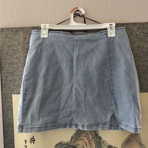 Like new wild fable light wash skirt. Size Jr 14
